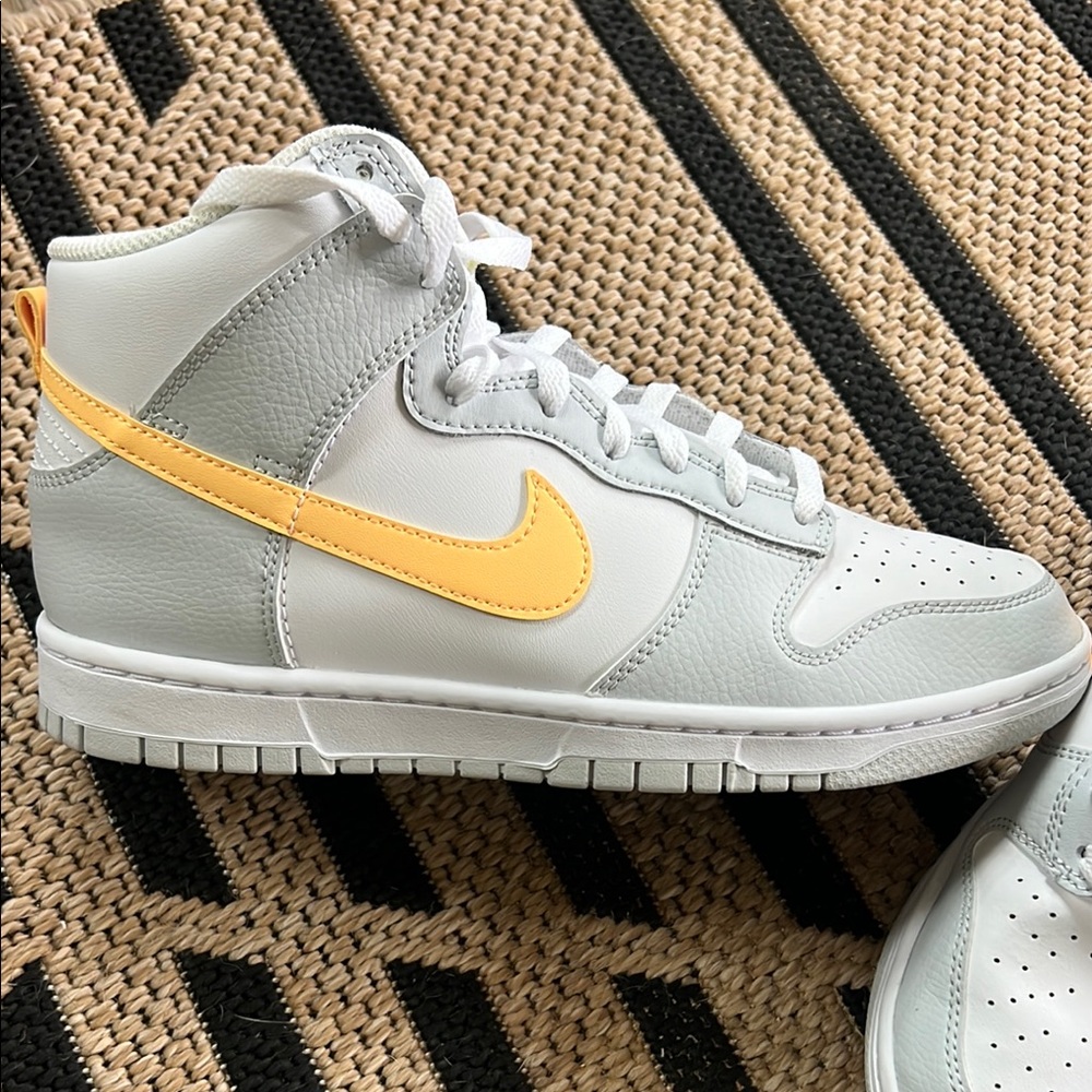 Like New Nike Dunk Highs - Picture 3 of 11